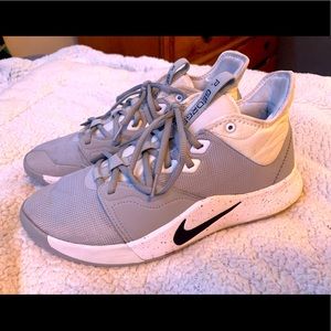 Men’s size 9 Nike shoes